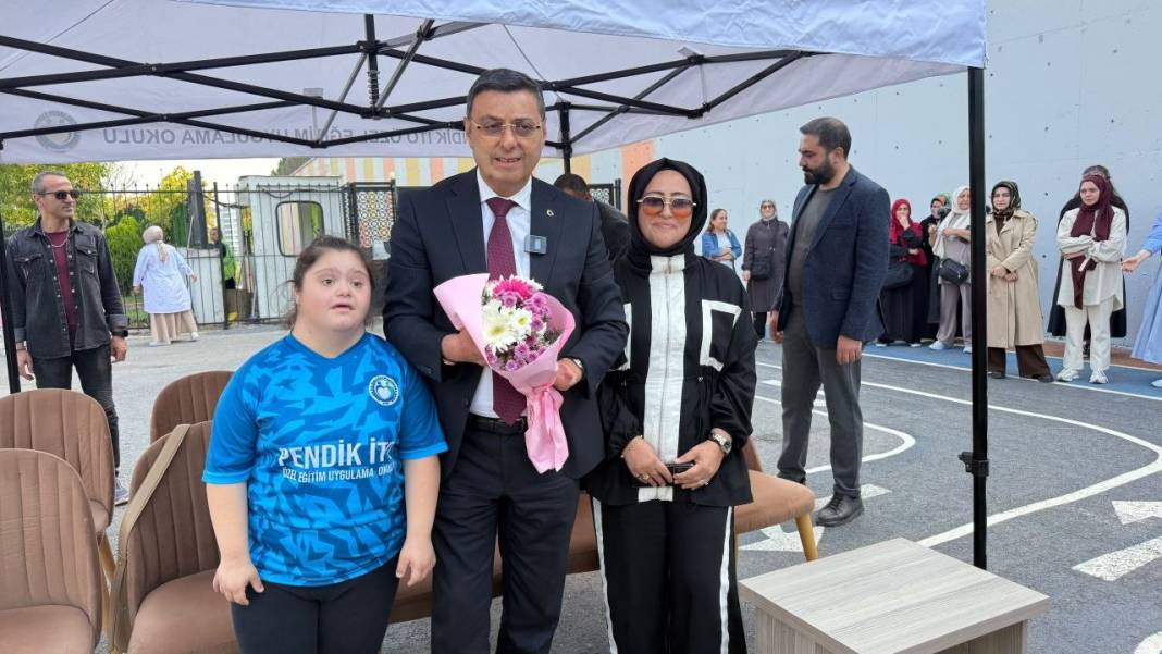 Milletvekili Serkan Bayram’dan Özel Öğrencilere Anlamlı Destek: Buğday Tanesi Halı Sahası Açıldı 5